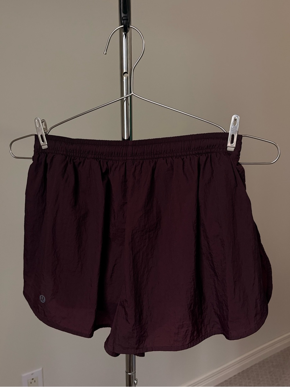 Lululemon Dolphin-Hem Mid-Rise Running Short 3"